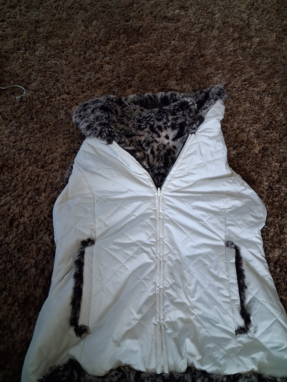 White Women's Hooded Puffer Jacket with Faux Fur Trim